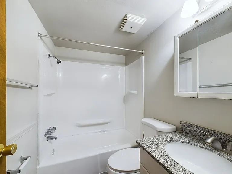 Williamsburg Apartments — Photo 30