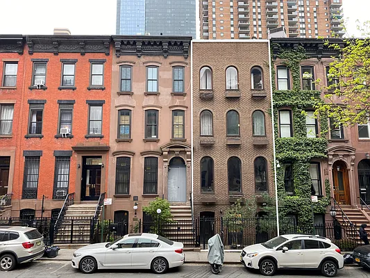 Sold by B6 Real Estate Advisors | media 1