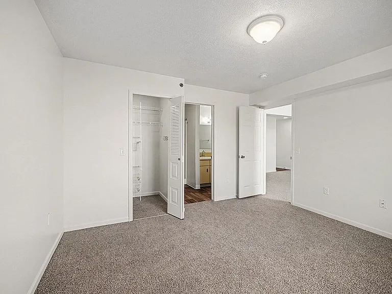 Brentwood Park Apartments — Photo 41