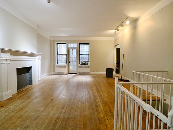 4th image of 20 W 76th St #B