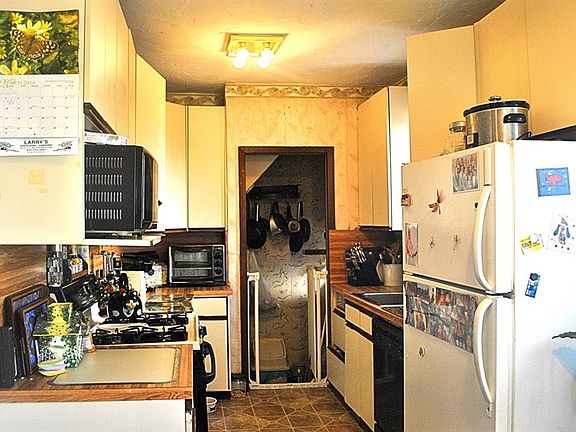 3rd image of 23511 Seward Ave