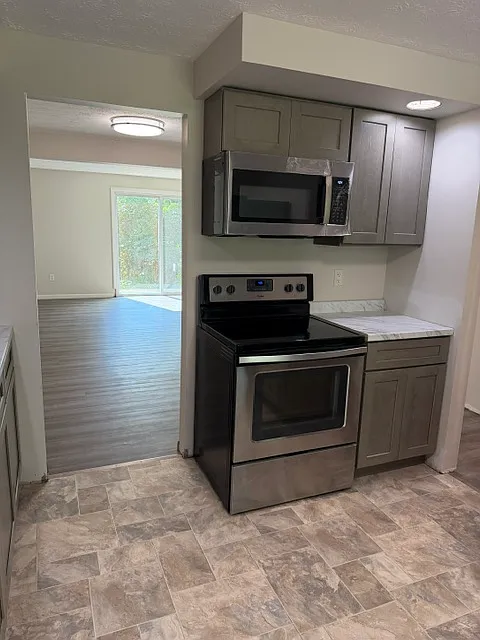 2 bed, 1.5 bath, 1300 sqft, $1,850 — Photo 3
