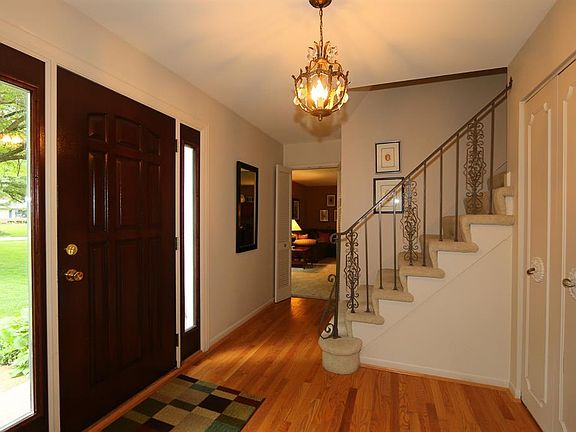 3rd image of 649 Hilltop Ln