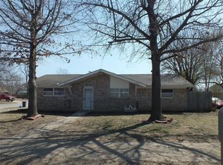 615 N Village Pl, Broken Arrow, OK 74012