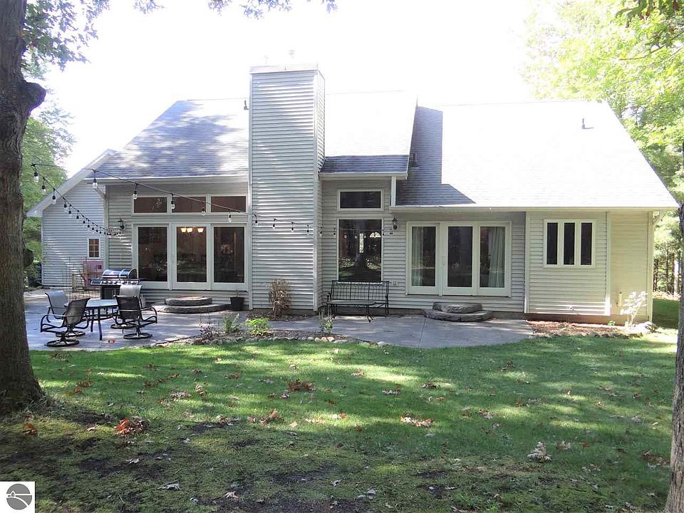 1571 White Oak Ln Interlochen MI Zillow