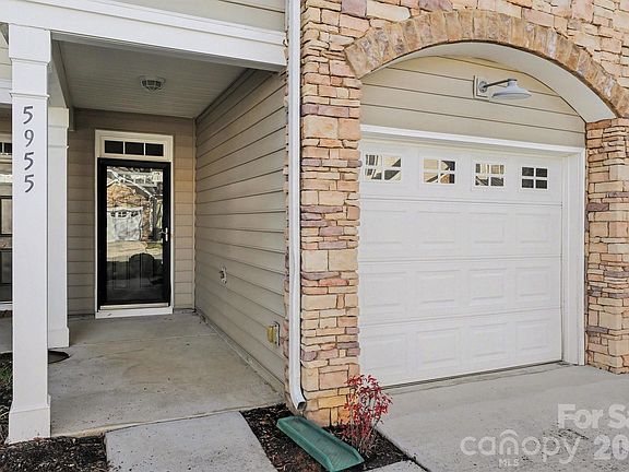 3rd image of 5955 Pale Moss Ln