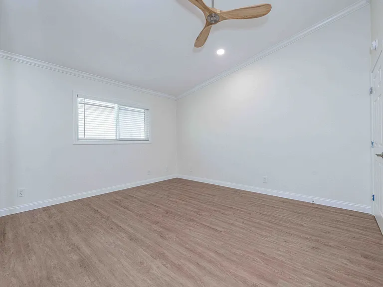10419 Hayford St — Photo 12