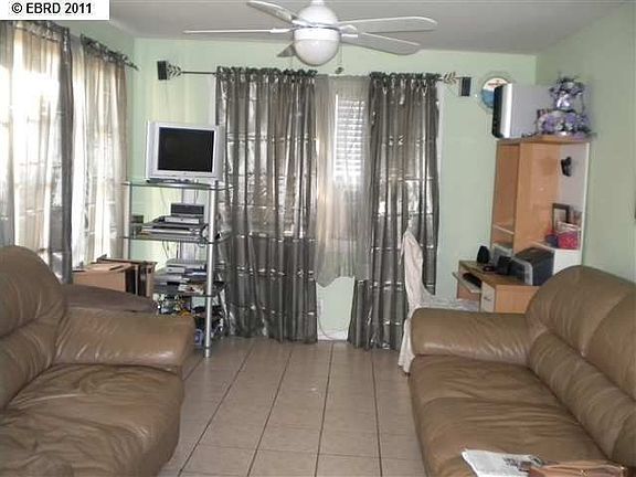 2nd image of 904 W 6th St