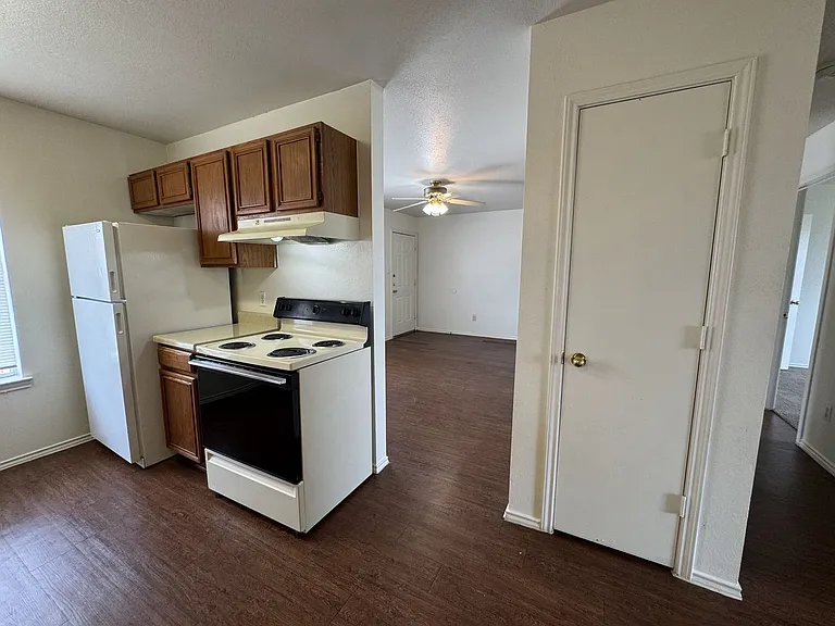 1109 Horizon Dr — Photo 3