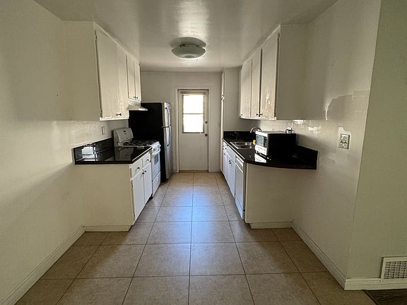 3rd image of 11706 Dorothy St APT 9