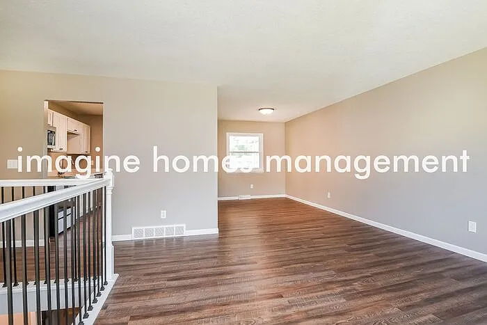 3 bed, 1.0 bath, 1414 sqft, $2,169 — Photo 4