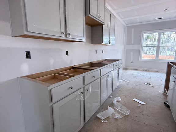 5th image of 243 Seahawk Way