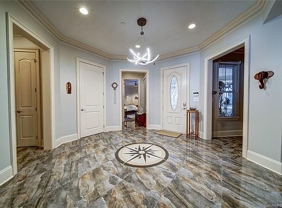 5th image of 105 N Cove Key Ln