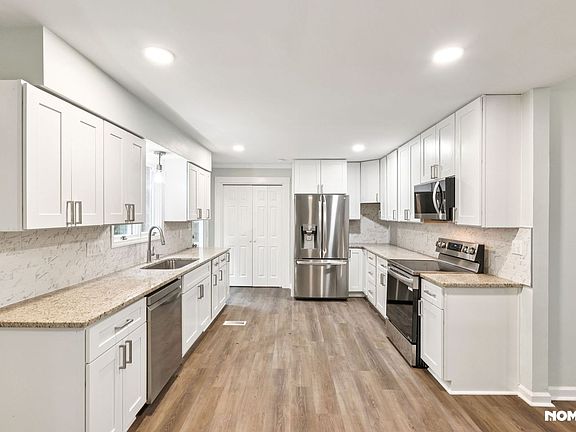 3rd image of 2701 Wimbledon Dr