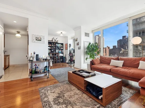 250 E 53rd St APT 1403, New York, NY 10022