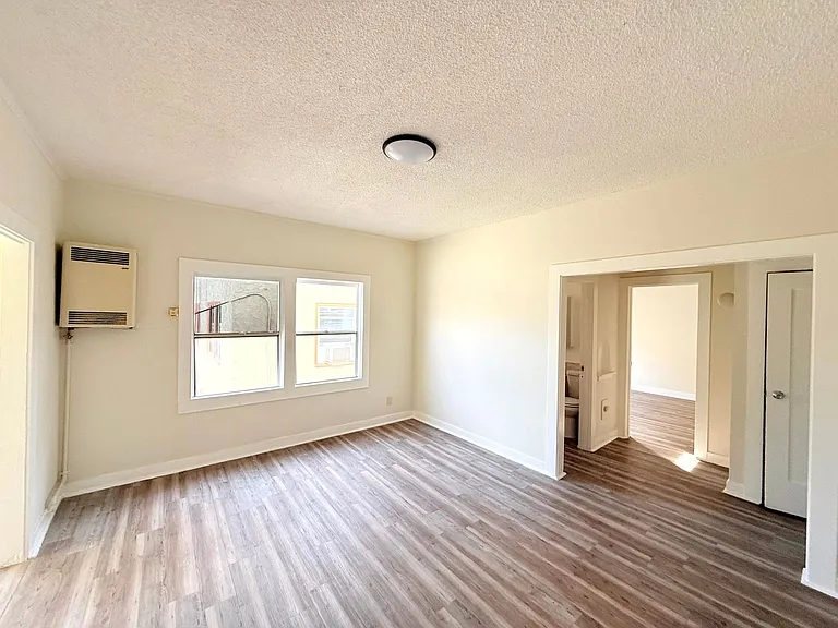 1614 N. Kenmore Avenue — Photo 15