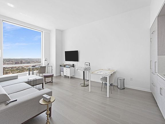 4th image of 1 City Poin APT 38H