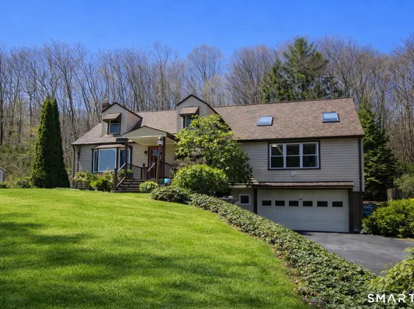 146 Village Street, North Branford, CT 06472