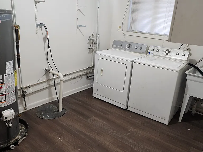 301 Douglas Dr — Photo 9