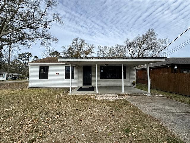 1st image of 141 Rosewood Dr