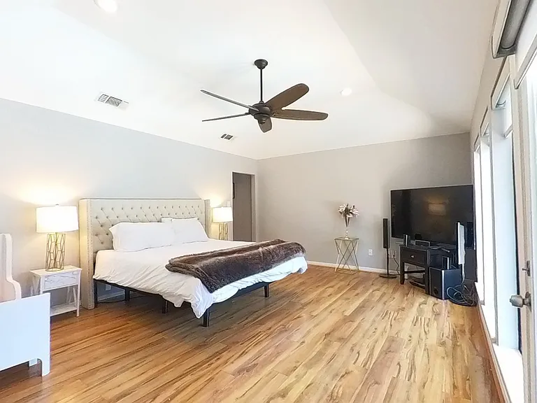 Spacious Primary bedroom, plenty of light + view on the pool with customed shades