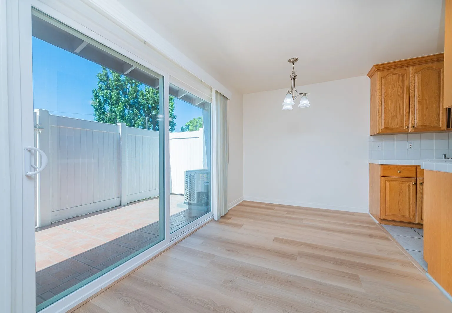 2 bed, 1.5 bath, 1005 sqft, $2,750 — Photo 4