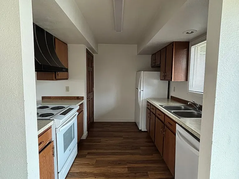 16 Hoffman Dr #1-4 — Photo 10