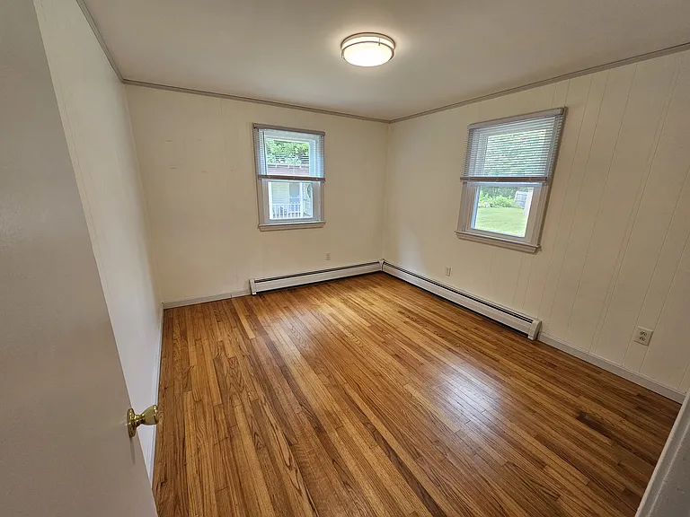432 American Legion Hwy — Photo 4