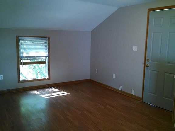 4th image of 754 W Broadway St APT 3