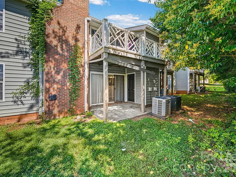 2920 Iron Gate Ln — Photo 27