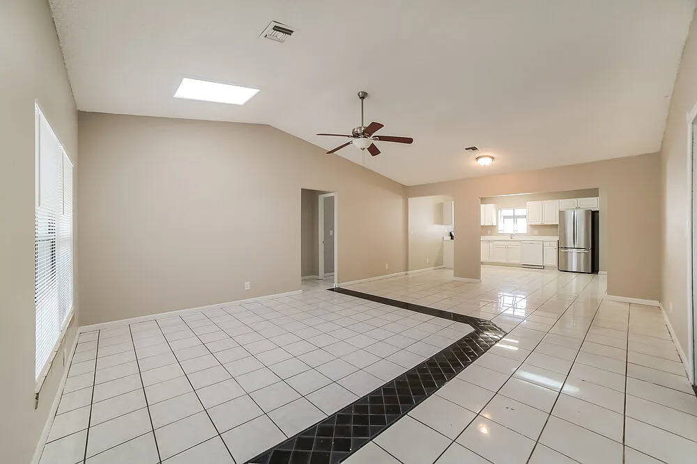 3 bed, 2.0 bath, 1740 sqft, $2,905 — Photo 4