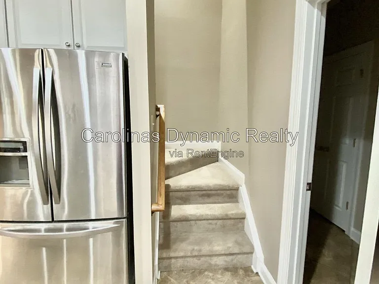 605 Queenswater Ln — Photo 8