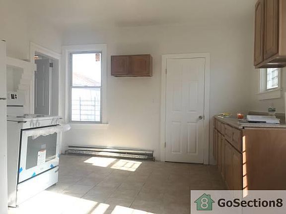 3rd image of 250 S 11th St #2