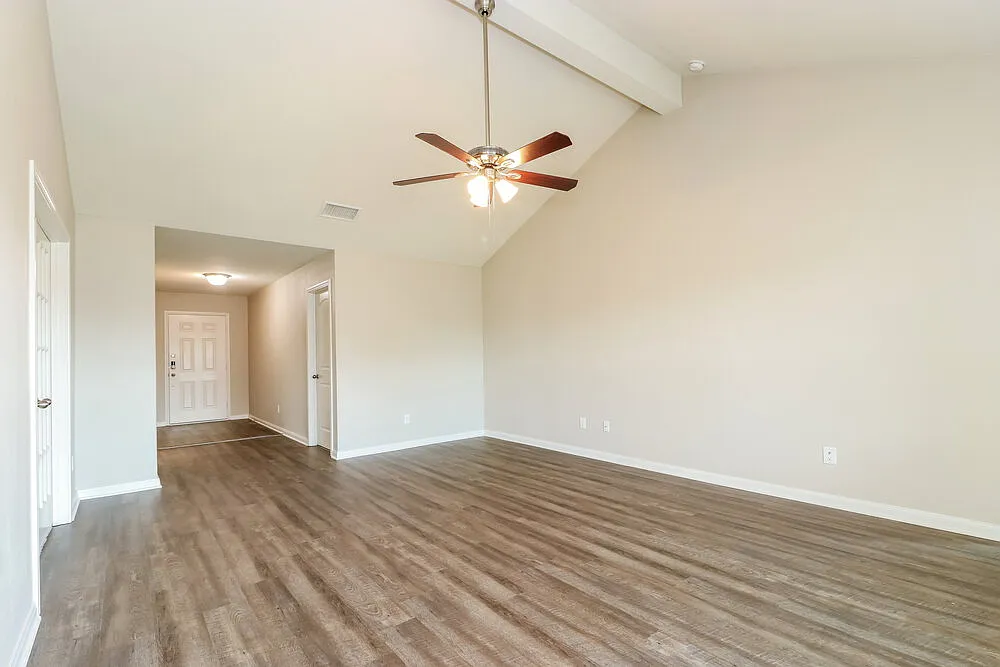 3 bed, 2.0 bath, 1696 sqft, $3,060 — Photo 3
