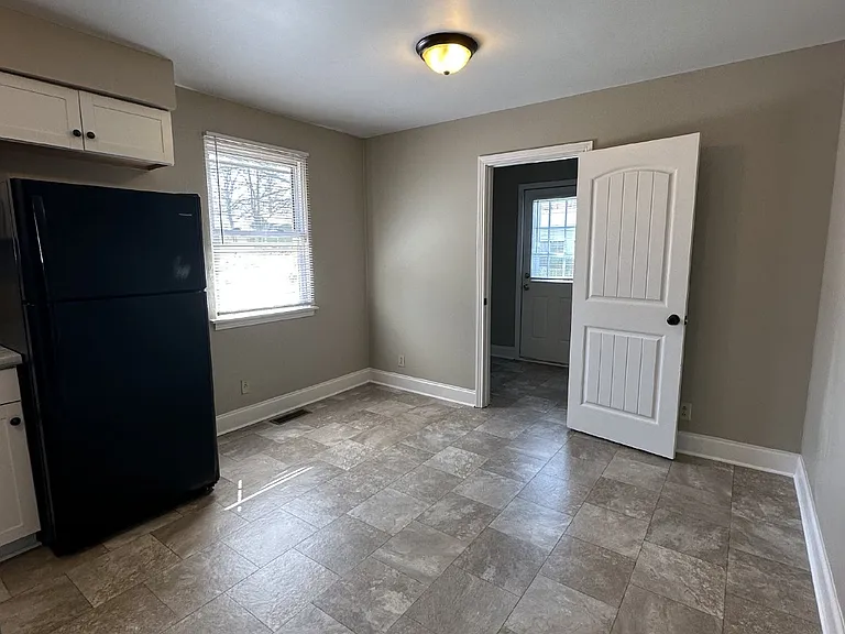 335 Woodale Dr — Photo 9