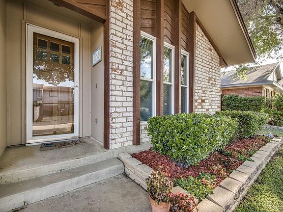 3rd image of 2209 Versailles Dr