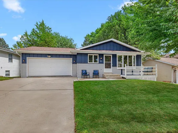 819 Kings Ridge COURT E E, West Bend, WI 53090
