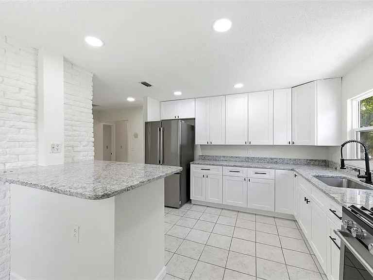 5136 68th St N #B — Photo 9