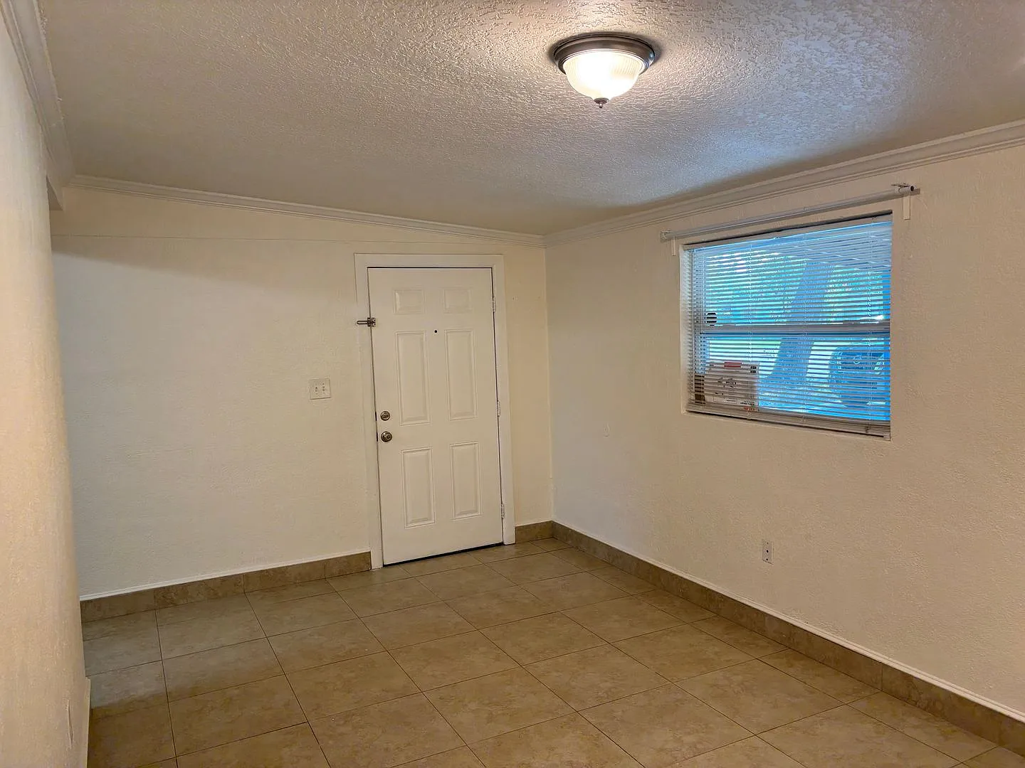 Move in ready 3 bedroom home — Photo 3