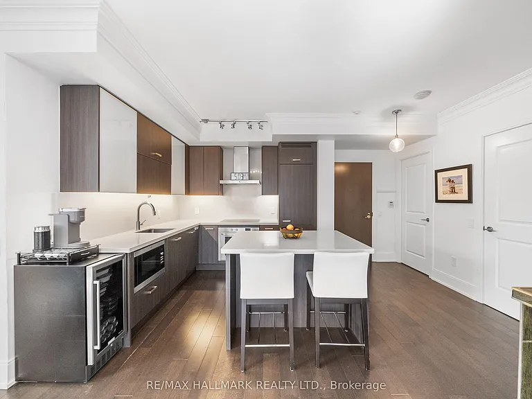 560 Front St W #1105 — Photo 8