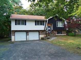 3135 Wintergreen Ln, Pocono Summit, PA