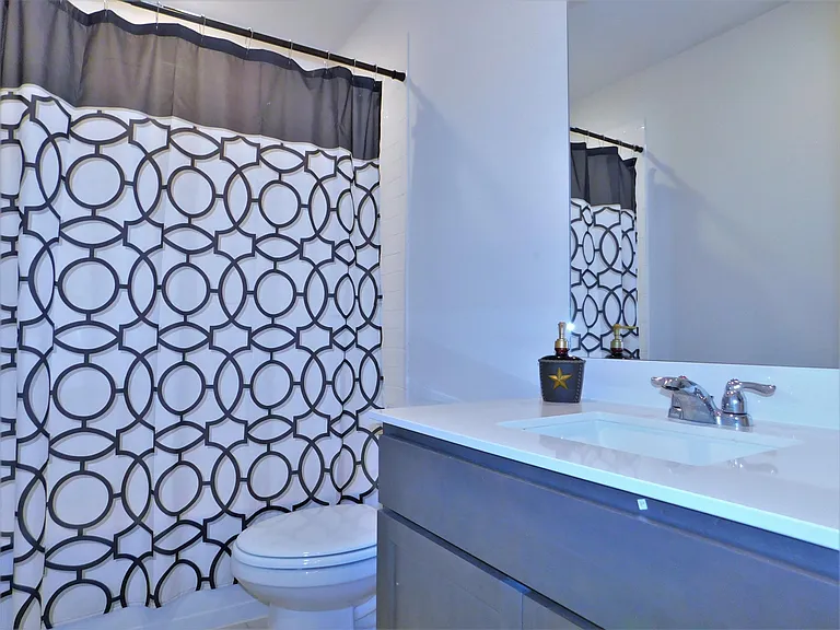 4025 Huntington Dr — Photo 17