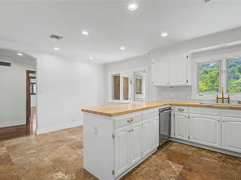 738 N Kenter Ave — Photo 11