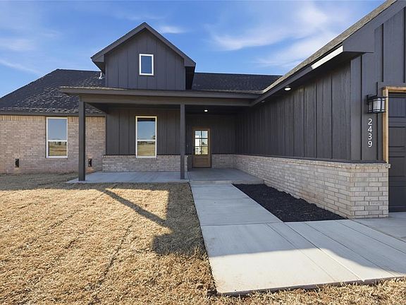 2nd image of 2439 Winding Ridge Dr