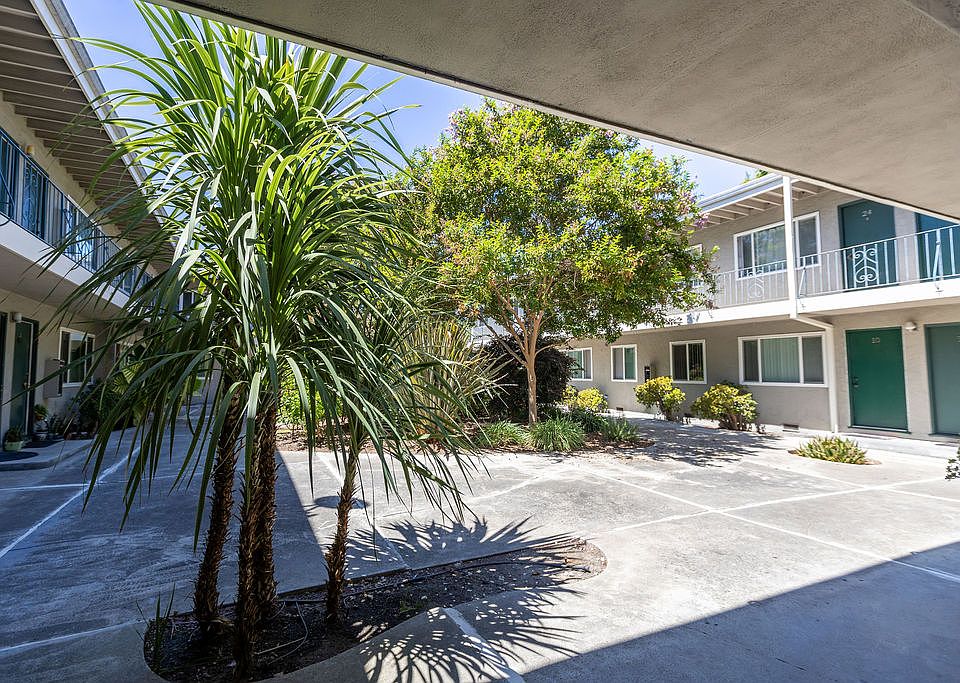 1st image of 262 Mariposa Ave