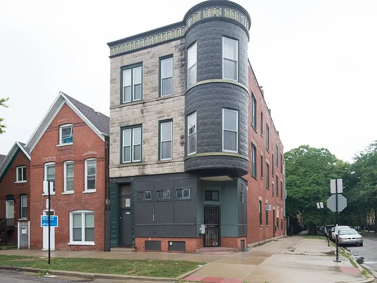 1058 N Rockwell St #F3 — Photo 1