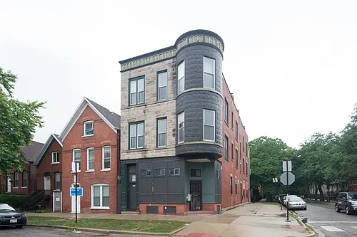 1058 N Rockwell St #F3 Photo 1 1058 N Rockwell St #F3 Photo 1