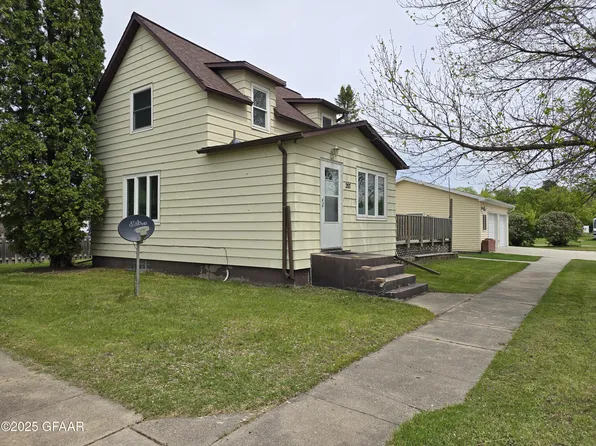 207 W Melbourn Ave, Drayton, ND 58225