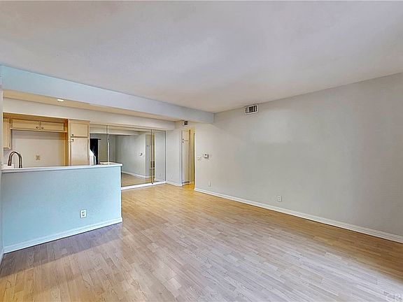 4th image of 24464 Valle Del Oro Unit 202