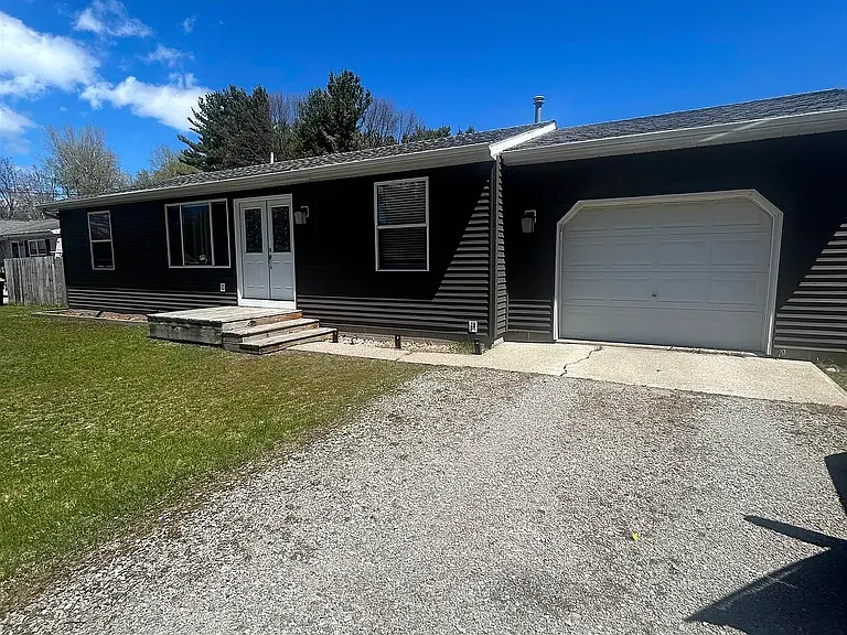 1012 Owosso Dr — Photo 10